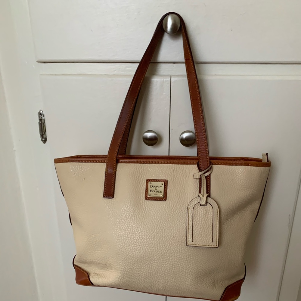 Dooney & Bourke tote bag 👌